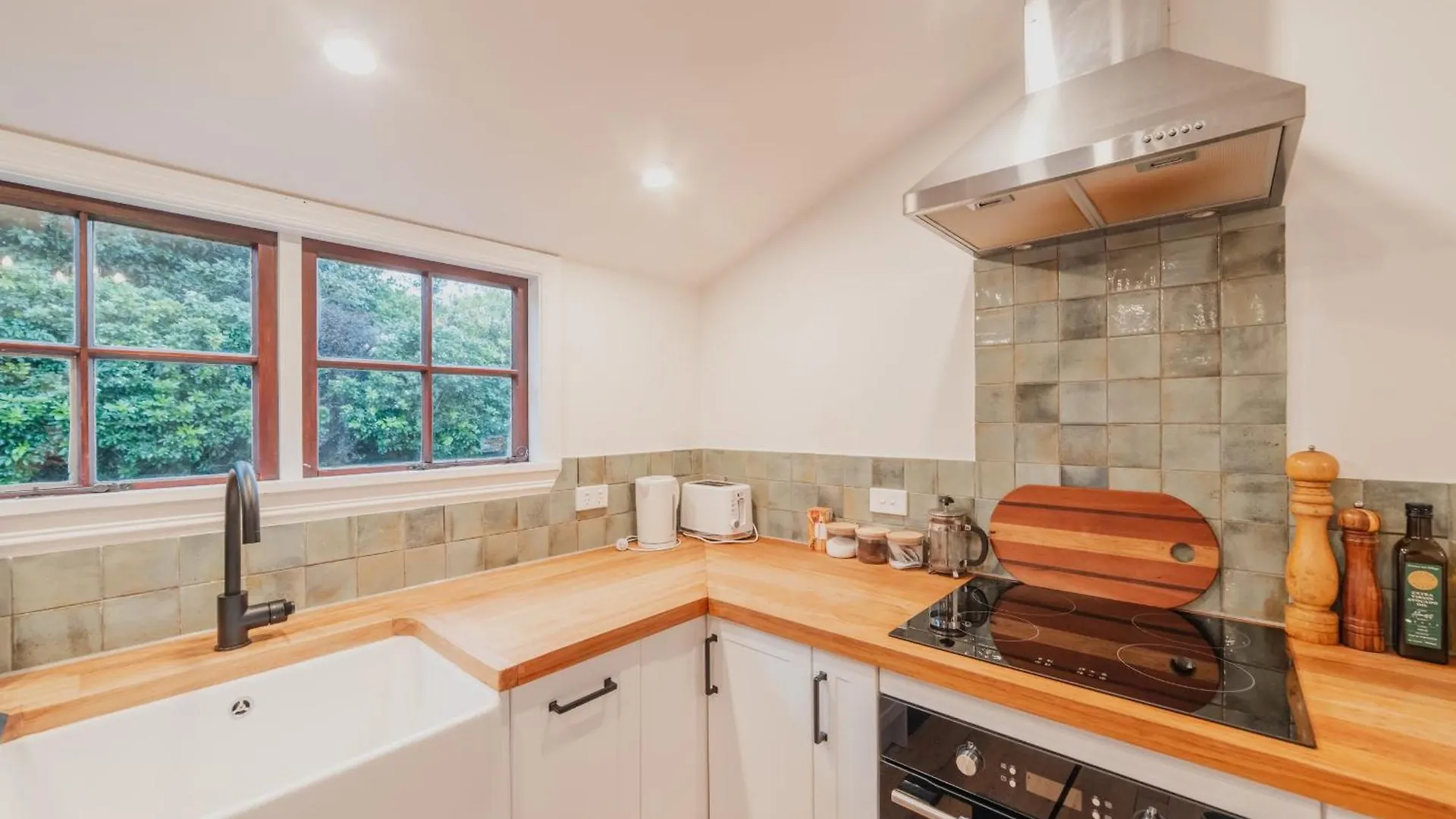 Holiday home Stylish Central Cottage - Modern Heating & Parking Christchurch New Zealand