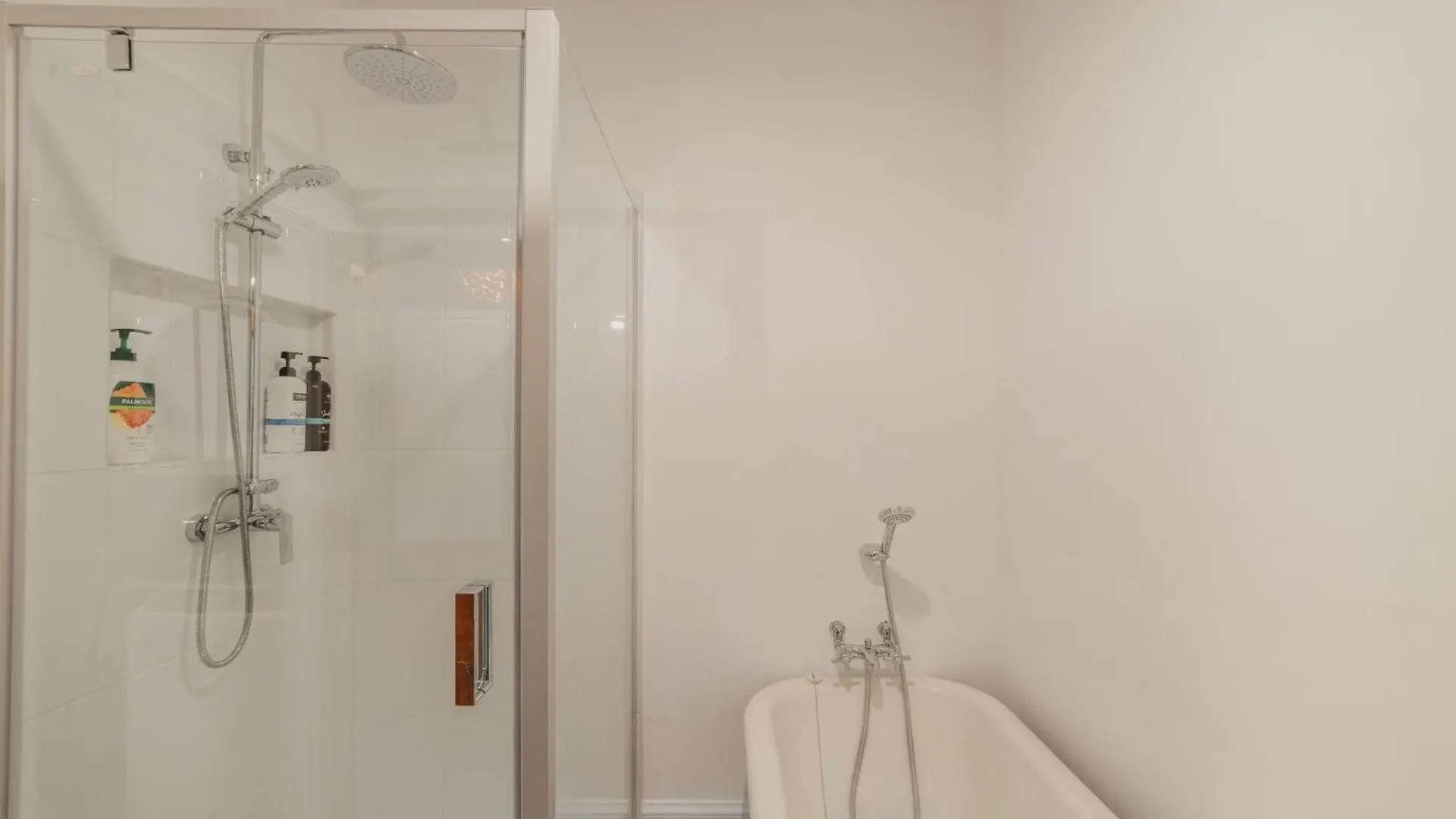 Stylish Central Cottage - Modern Heating & Parking Christchurch